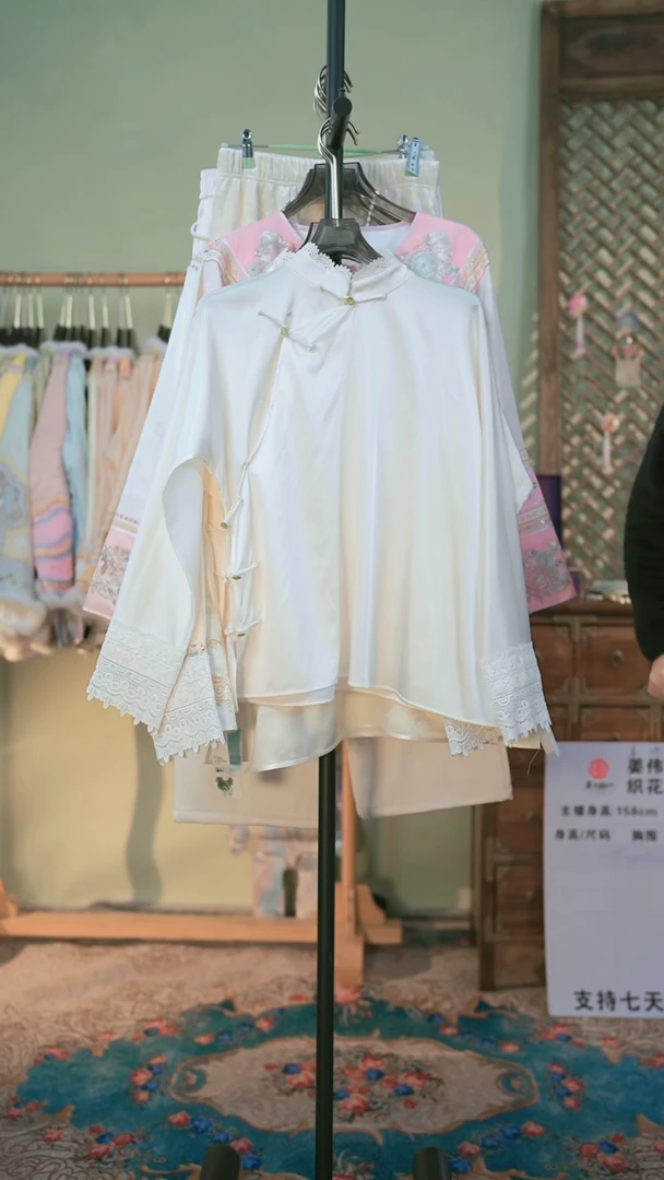 【闪购商品】刺绣单层白色打底大码