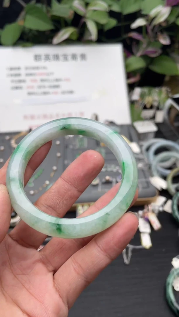 未镶嵌手镯翡翠手镯
