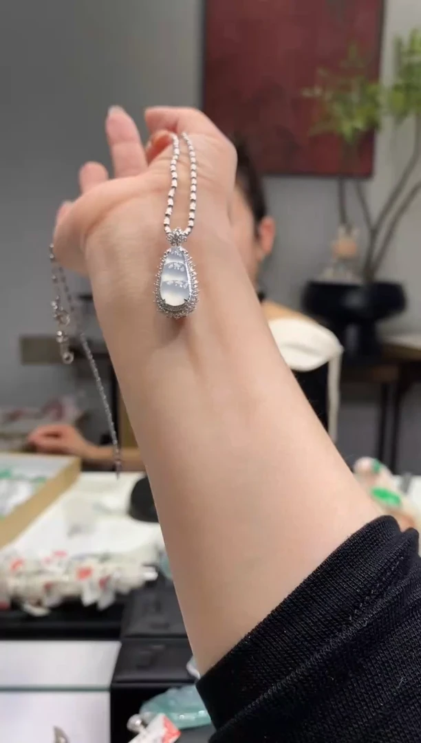翡翠18K金镶嵌吊坠(不含链)福豆