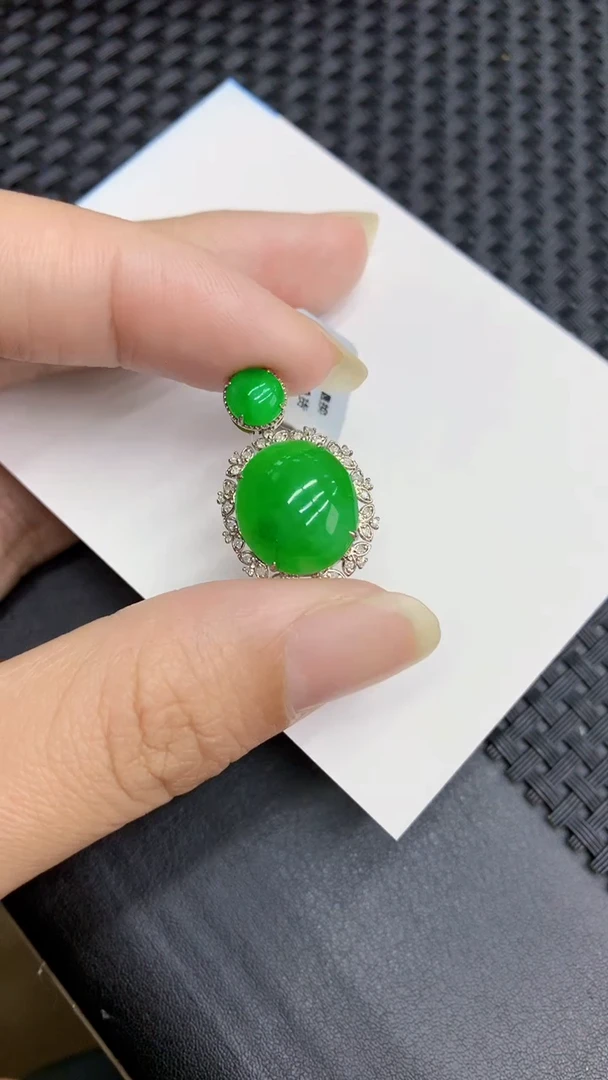 【闪购商品】翡翠颈饰18K金镶嵌            8