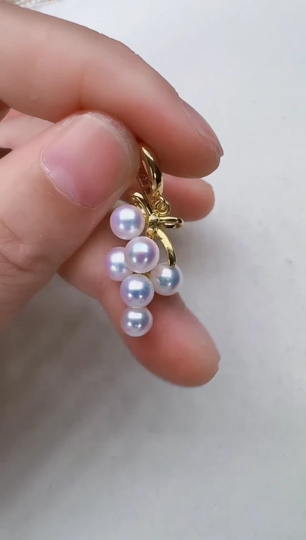 淡水珍珠合金颈饰葡萄吊坠