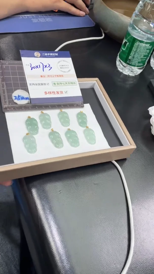 翡翠挂件18K金镶嵌叶子多样性发其一CP9配绳