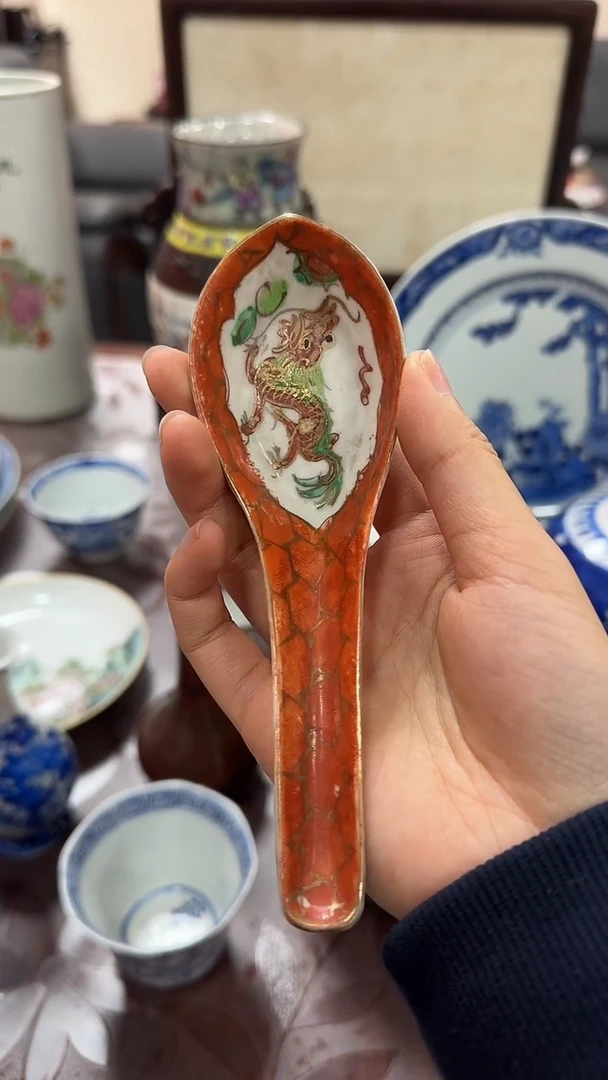 瓷器矾红龙纹描金小勺