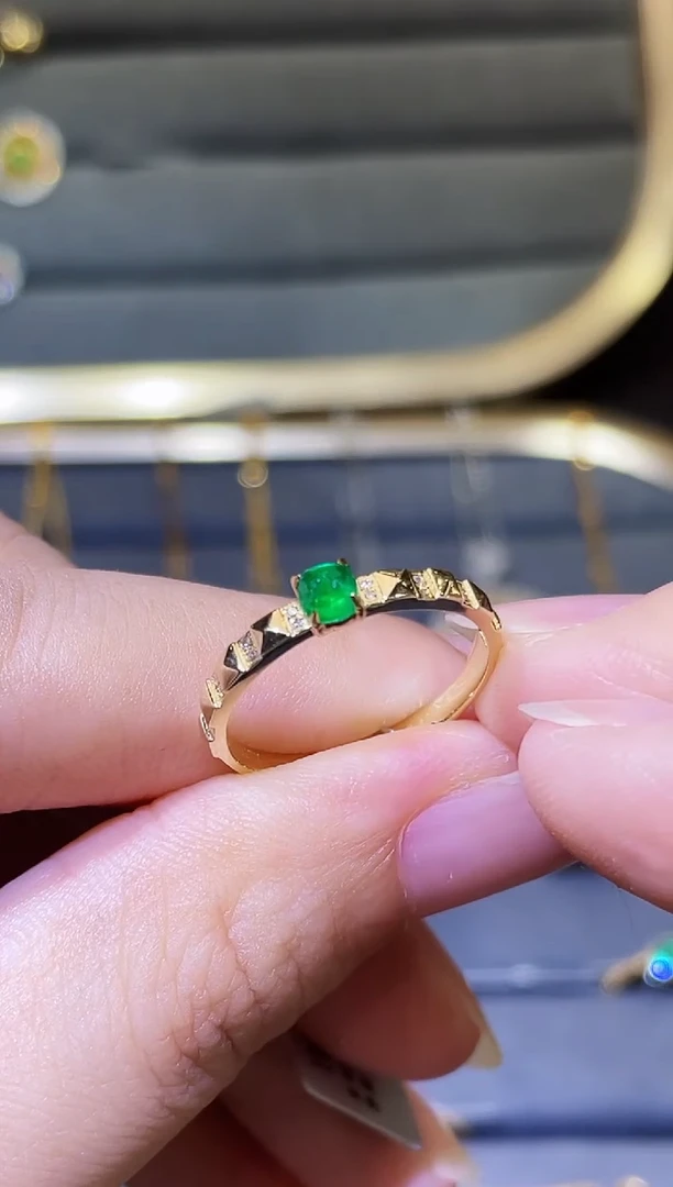 18K金镶嵌戒指祖母绿0.29ct