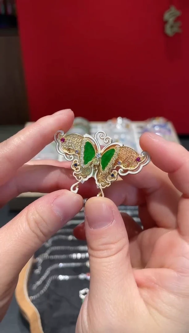 颈饰银S925镀金镶嵌翡翠翡翠蝴蝶胸针