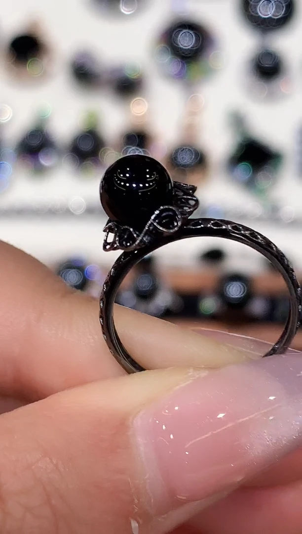 18K金镶嵌戒指翡翠多样性发其一