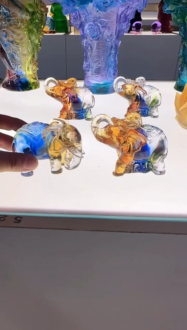 手工艺品琉璃彩色小象一对