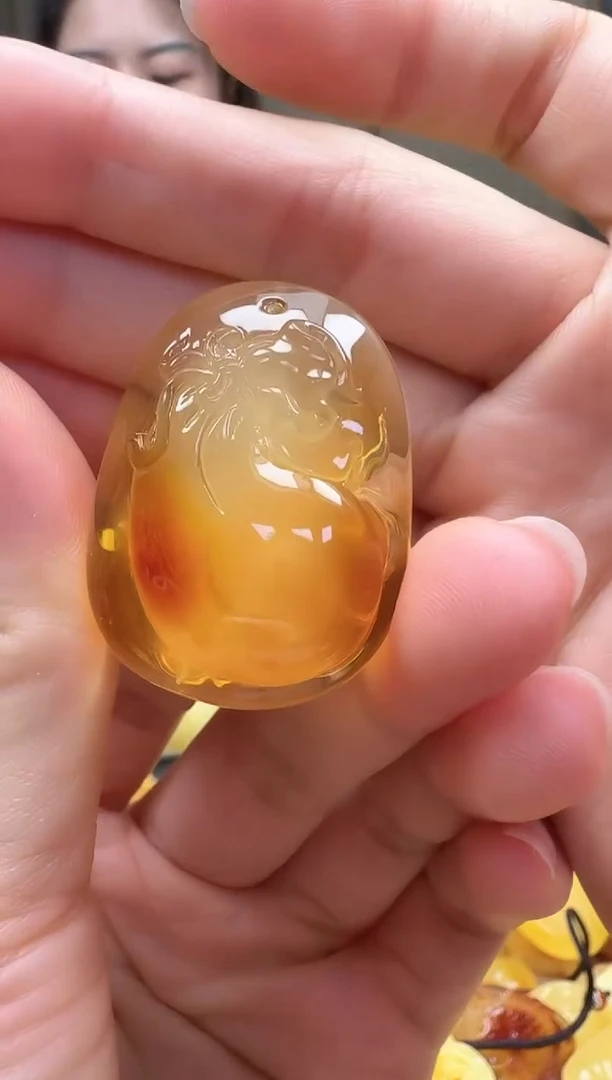裸石琥珀未镶嵌如图
