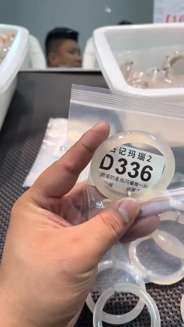 玛瑙/玉髓手镯未镶嵌D336