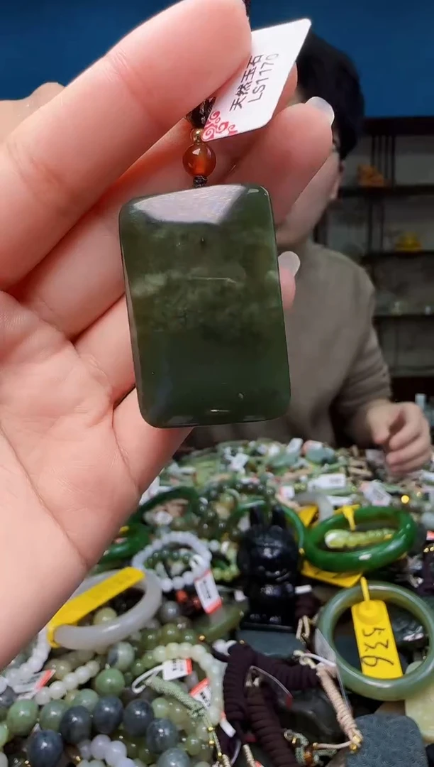 颈饰未镶嵌和田玉1