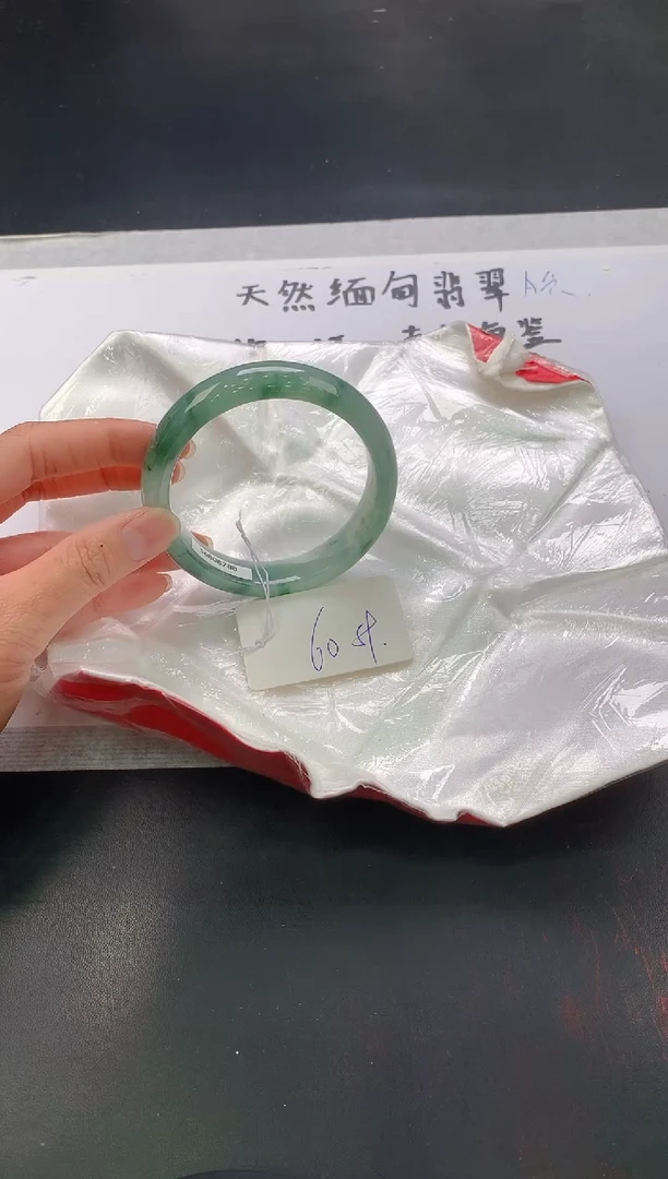 翡翠手镯未镶嵌131
