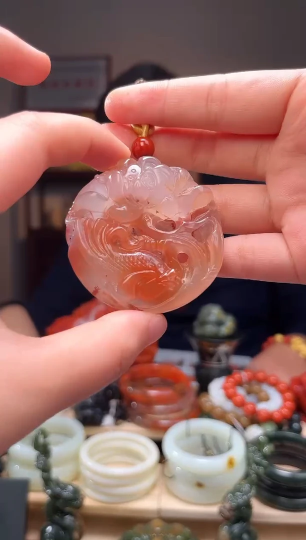 颈饰未镶嵌南红玛瑙吊坠