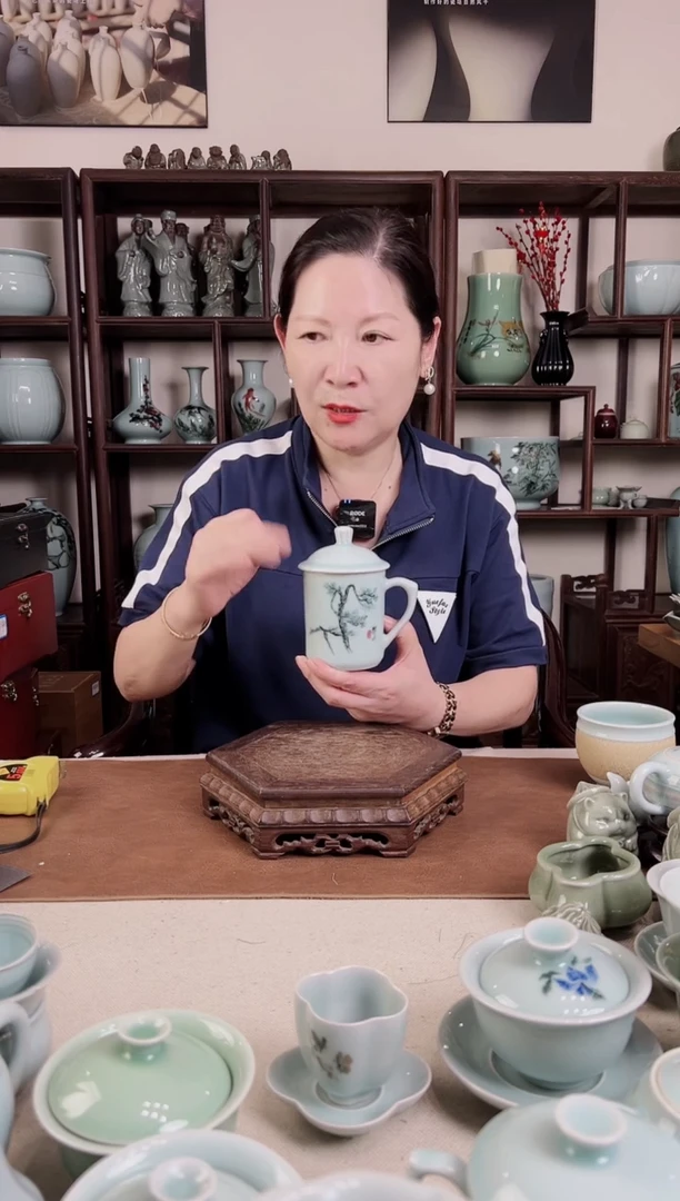 釉中彩 梅妞杯（松画）