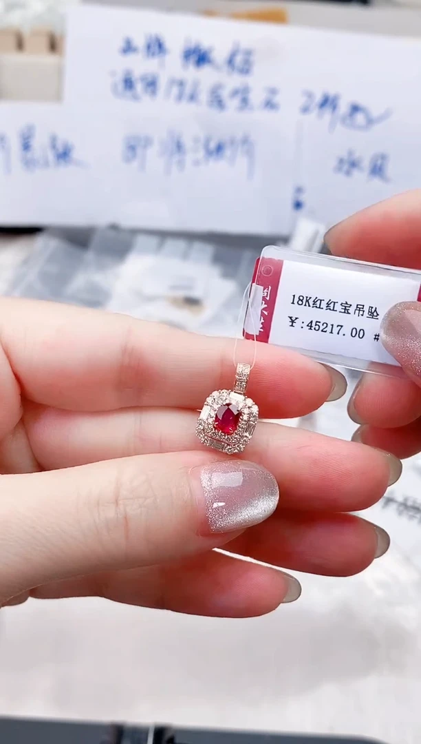 颈饰18K金镶嵌红宝石专柜-