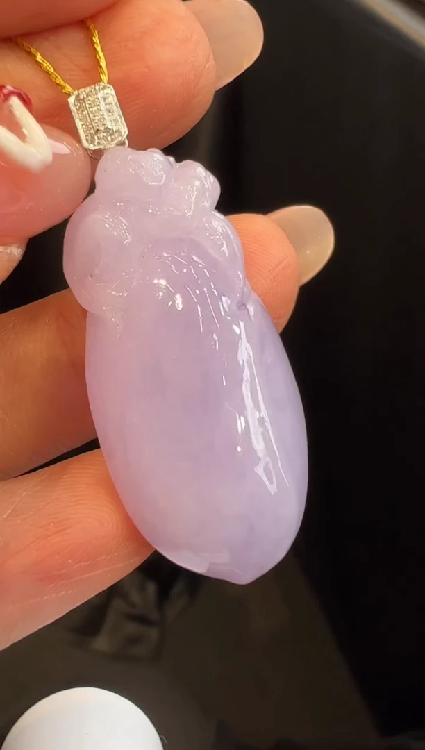 颈饰18K金镶嵌翡翠吊坠