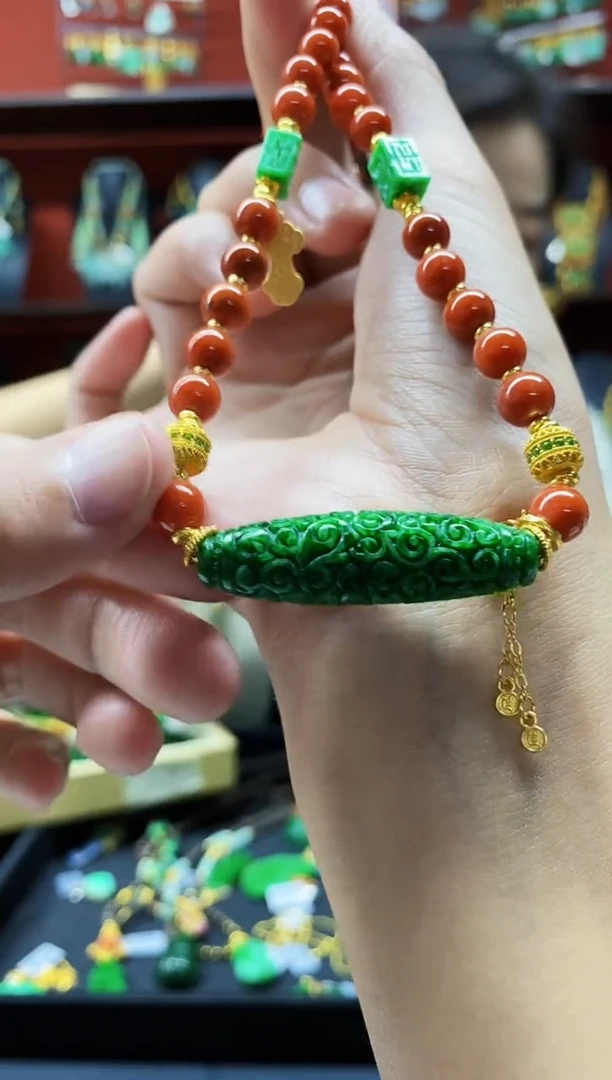 颈饰未镶嵌翡翠吊坠