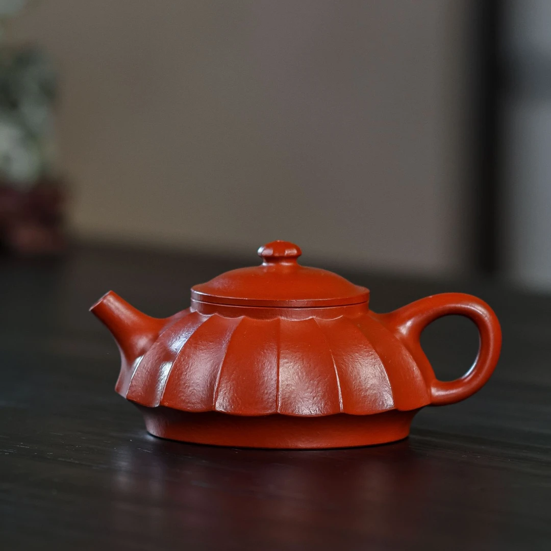 汪汪茶器 筋纹裙蝶 大红袍 100cc 侯峰手制紫砂壶