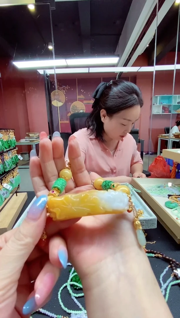 颈饰未镶嵌翡翠萍*翡翠手牌