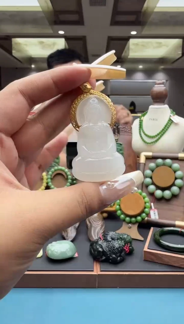 18K金镶嵌和田玉挂件sdklm
