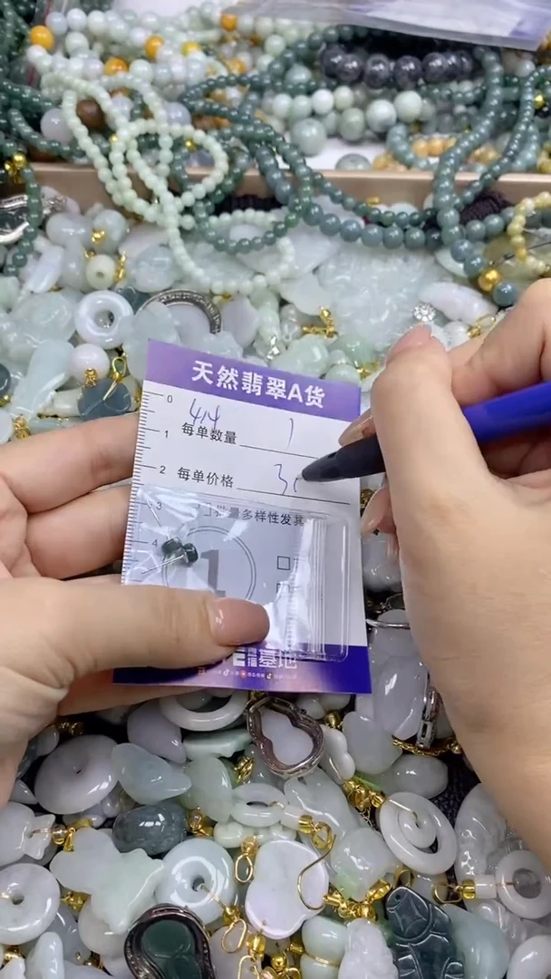 翡翠未镶嵌颈饰天然翡翠A货吊坠批量多样性发其一