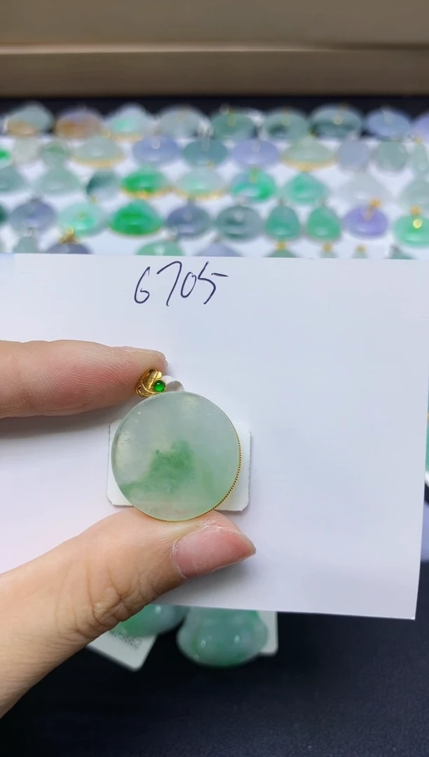 翡翠18K金镶嵌颈饰天然自然緬甸A貨翡翠