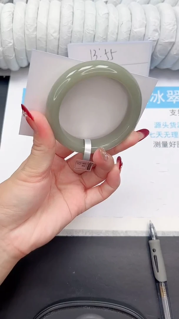 未镶嵌手镯石英质玉39-56.4DK