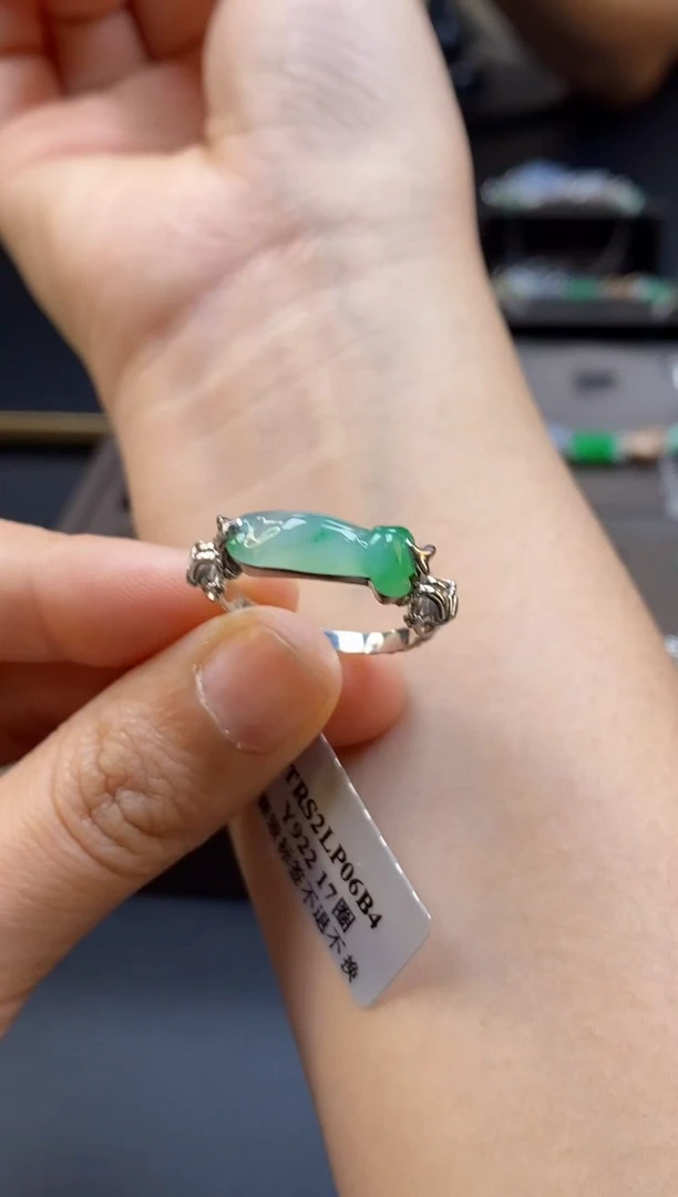 颈饰银S925镶嵌翡翠19364