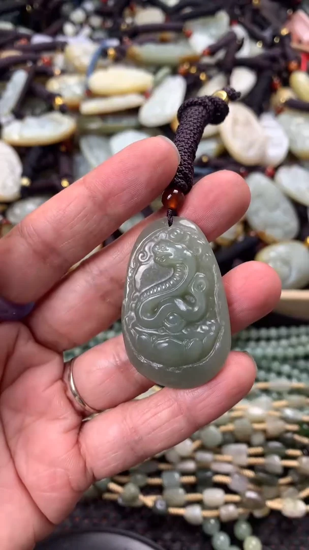 【闪购商品】和田玉颈饰未镶嵌多样性发货没有证书拍一发一有瑕