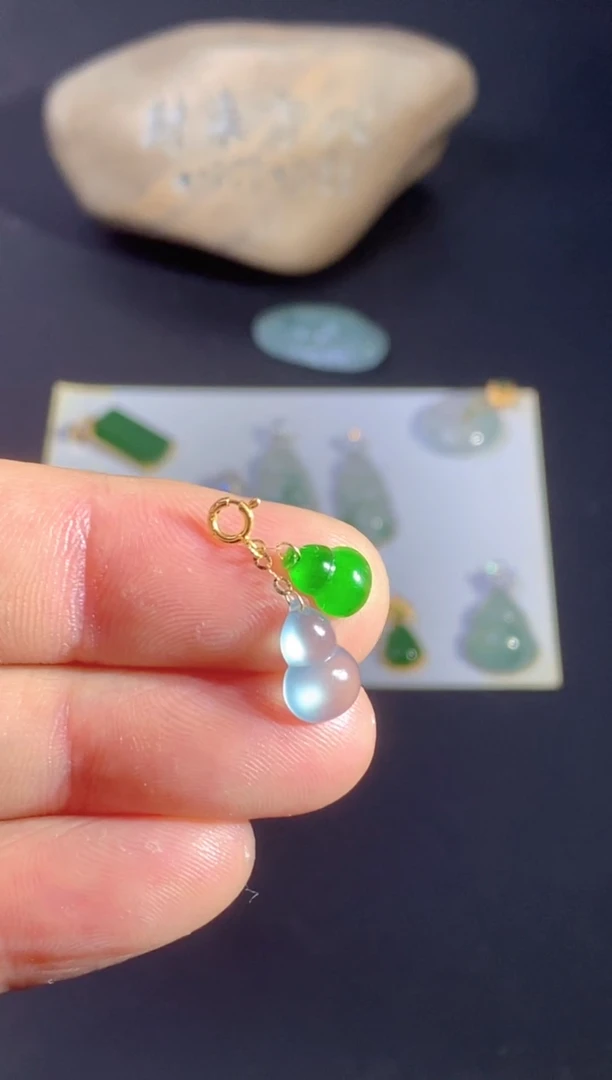 颈饰18K金镶嵌翡翠