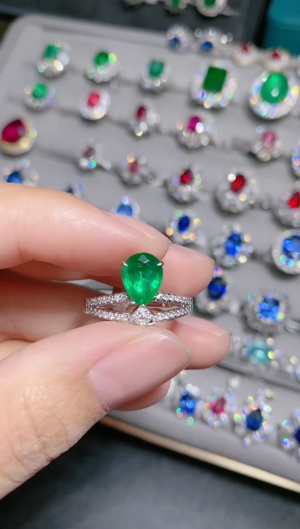 18K金镶嵌18K金戒指祖母绿.