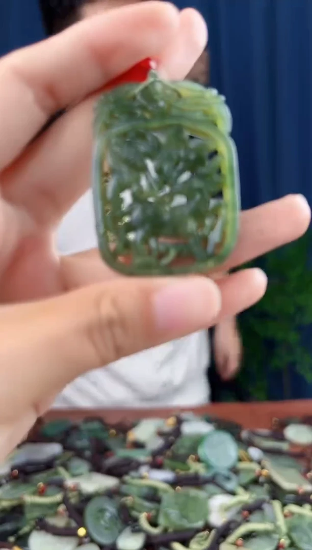未镶嵌和田玉挂件拍一发一，