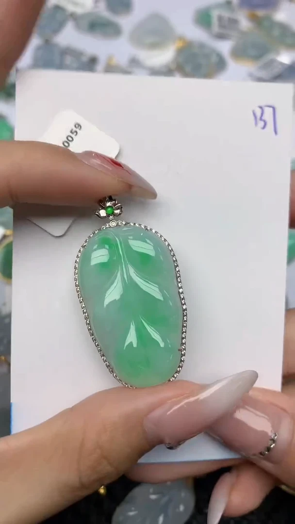 【闪购商品】翡翠颈饰18K金镶嵌天然翡翠a货