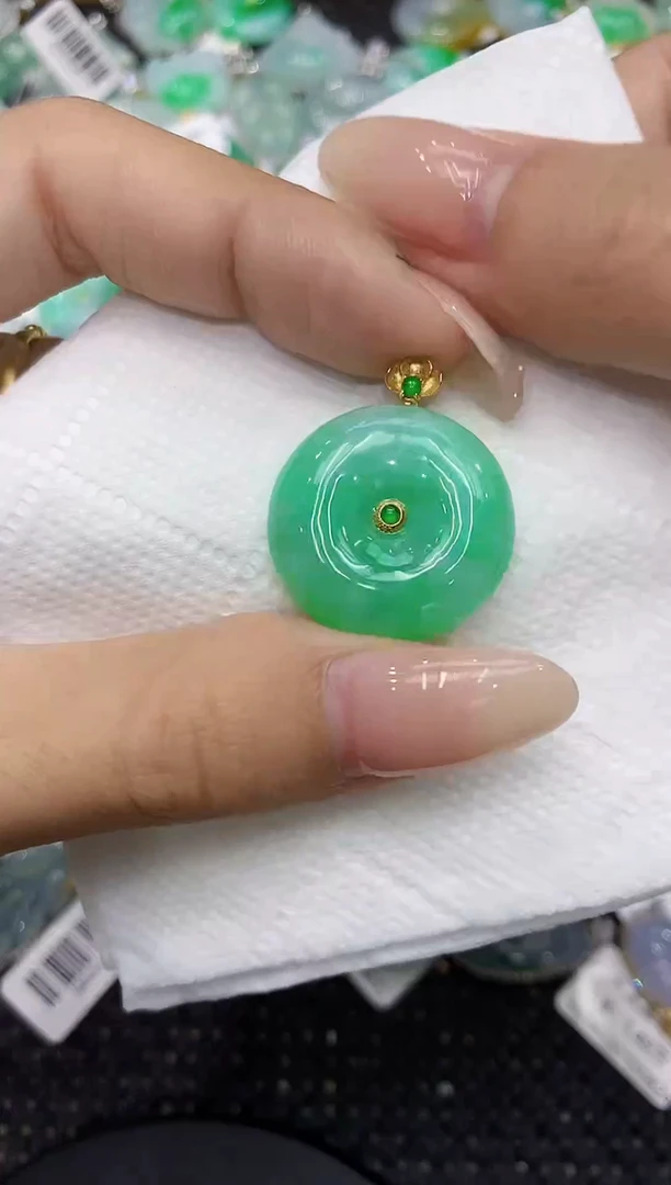 翡翠18K金镶嵌颈饰111111111111