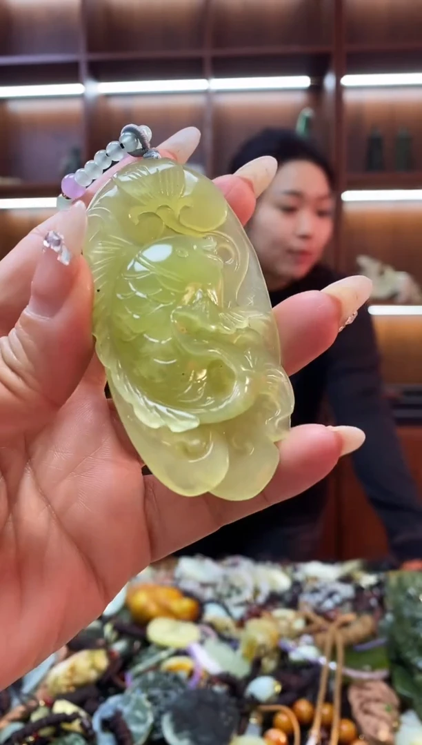 未镶嵌岫玉吊坠