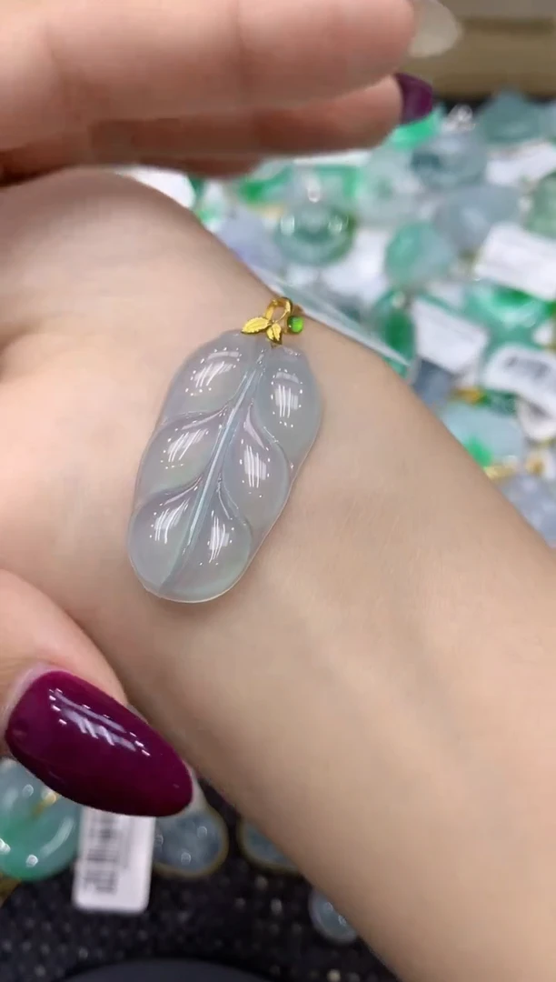 翡翠18K金镶嵌颈饰111111111111