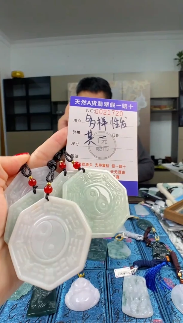 颈饰未镶嵌翡翠 多样性发其一