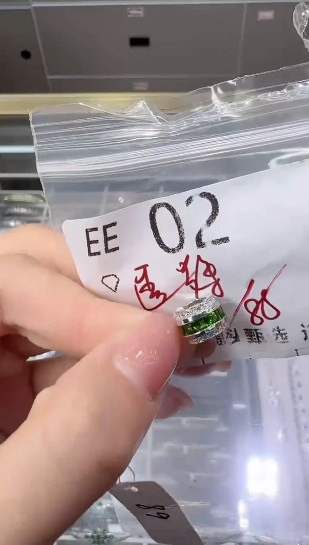 【闪购商品】透辉石吊坠不含链银S925镶嵌多样性发一EE02