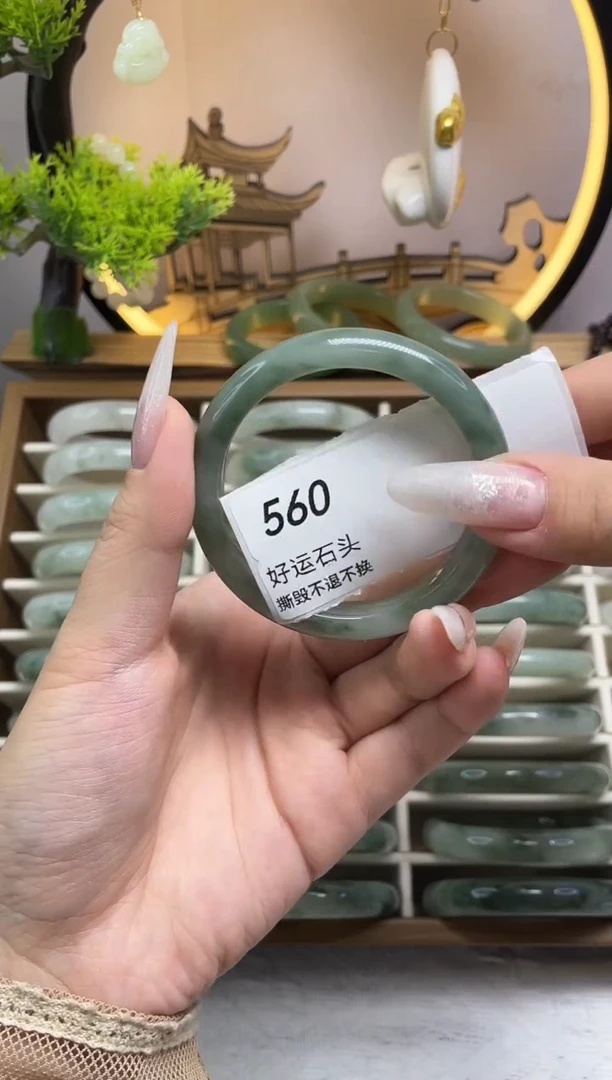 未镶嵌手镯石英质玉560
