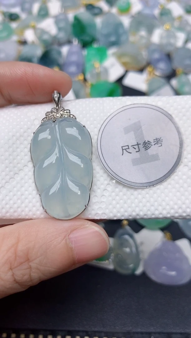 颈饰18K金镶嵌翡翠天然缅甸A货翡翠
