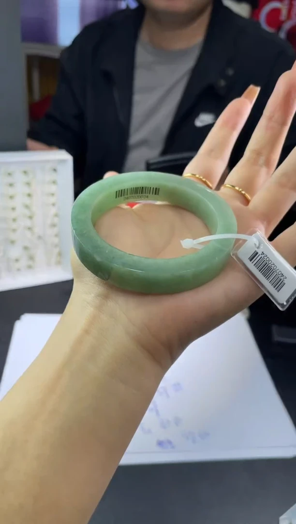 【闪购商品】定制翡翠手镯未镶嵌手镯DDS/发一件