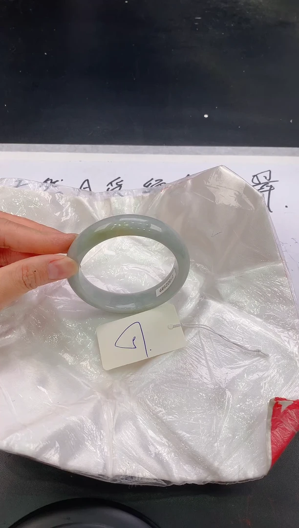 翡翠手镯未镶嵌10