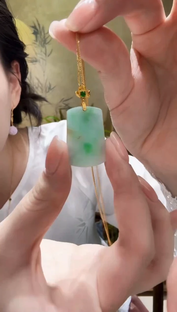 颈饰未镶嵌翡翠吊坠