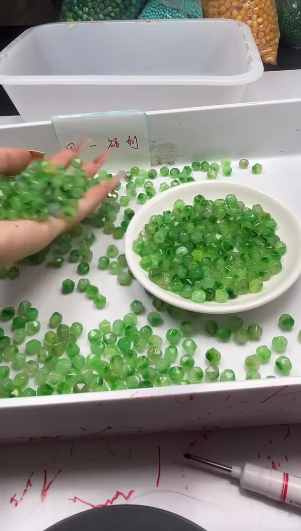 未镶嵌颈饰玛瑙/玉髓w2290绿飘花棱珠8mm*20颗