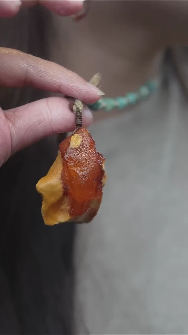 琥珀颈饰未镶嵌蜜蜡吊坠