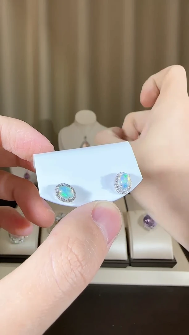 【闪购商品】欧泊珠宝奇石银S925镶嵌4*6mm耳钉