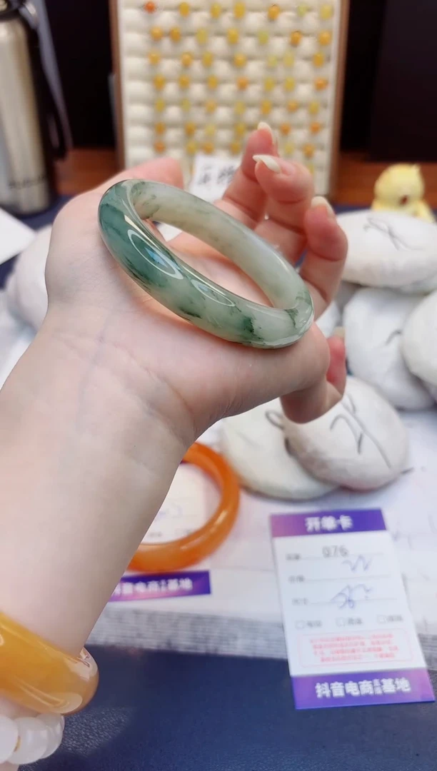 未镶嵌手镯石英质玉76-天山翠-圈口56