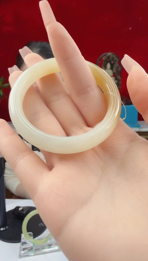 未镶嵌手镯和田玉米**果闪购 新疆和田玉糖白手镯52mm
