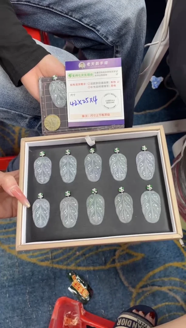 18K金镶嵌挂件翡翠叶子FL20/多样性发其一CP配绳