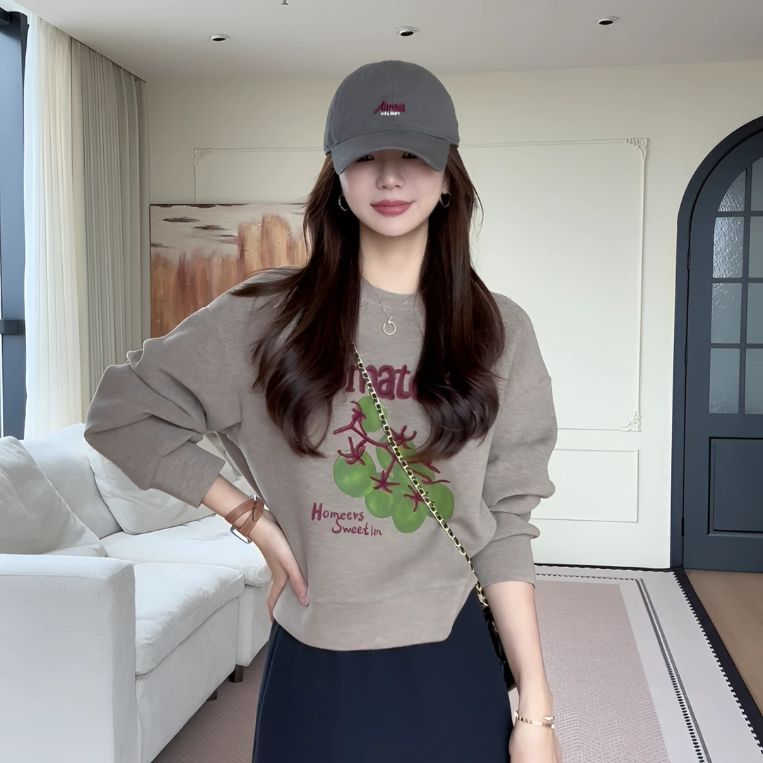 【余欢欢】秋季百搭休闲时尚番茄刺绣圆领卫衣-YHW50850