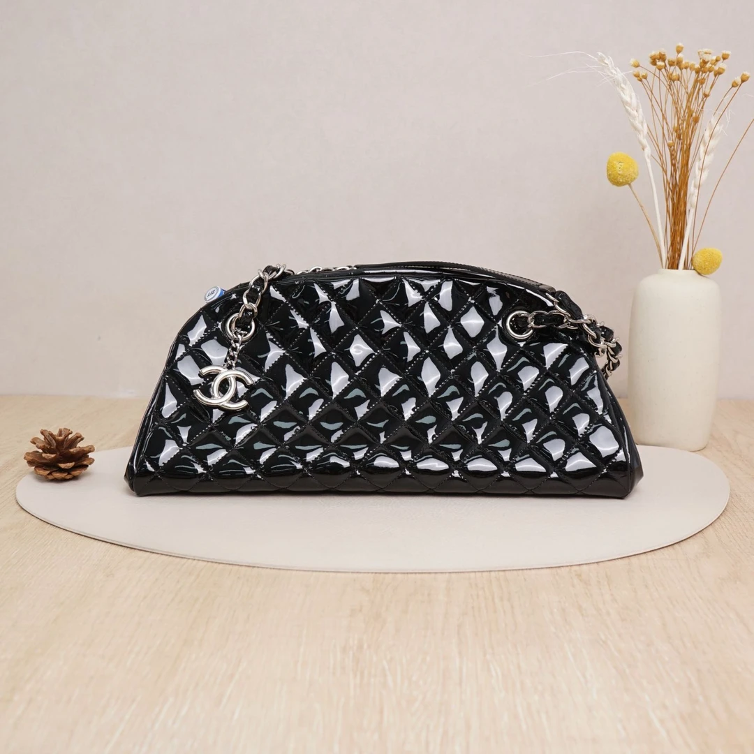 95新 Chanel/香奈儿 香奈儿中古保龄球黑银漆皮17开/DS037269